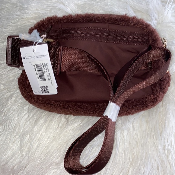 Lululemon Everywhere Belt Bag - Picture 2 of 4